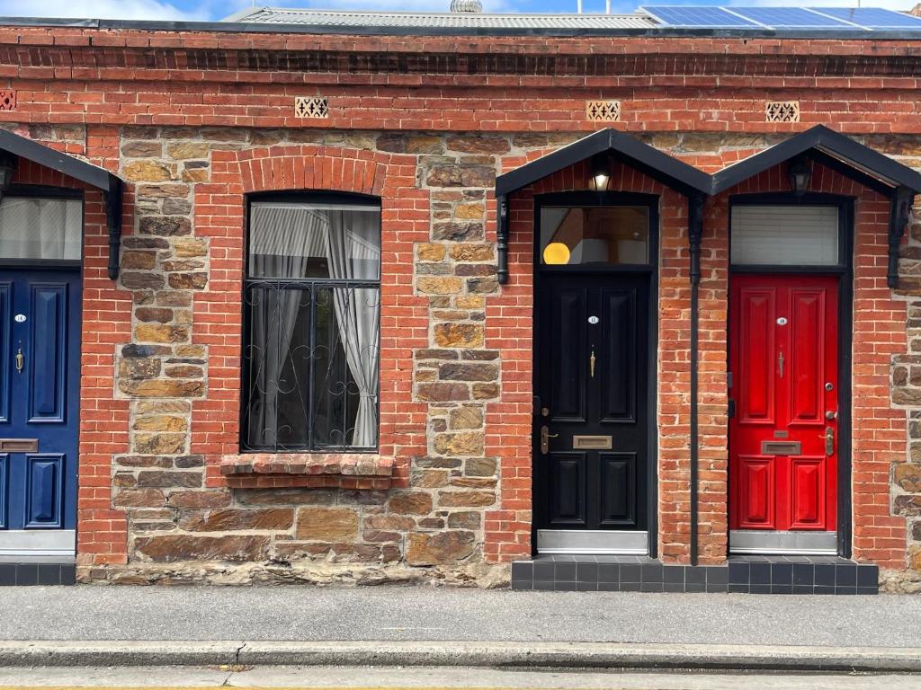 Cozy Urban Chinatown Escape Adelaide CBD - Free parking photo 3
