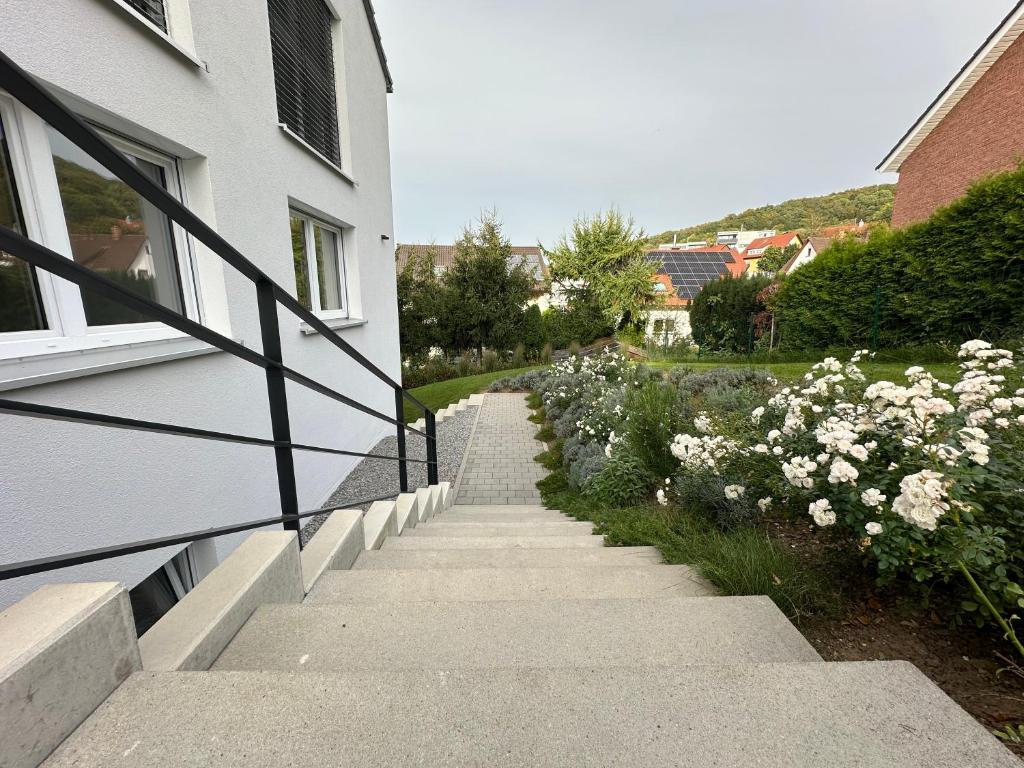 Modernes Apartment mit eigener Terrasse & Garten photo 2