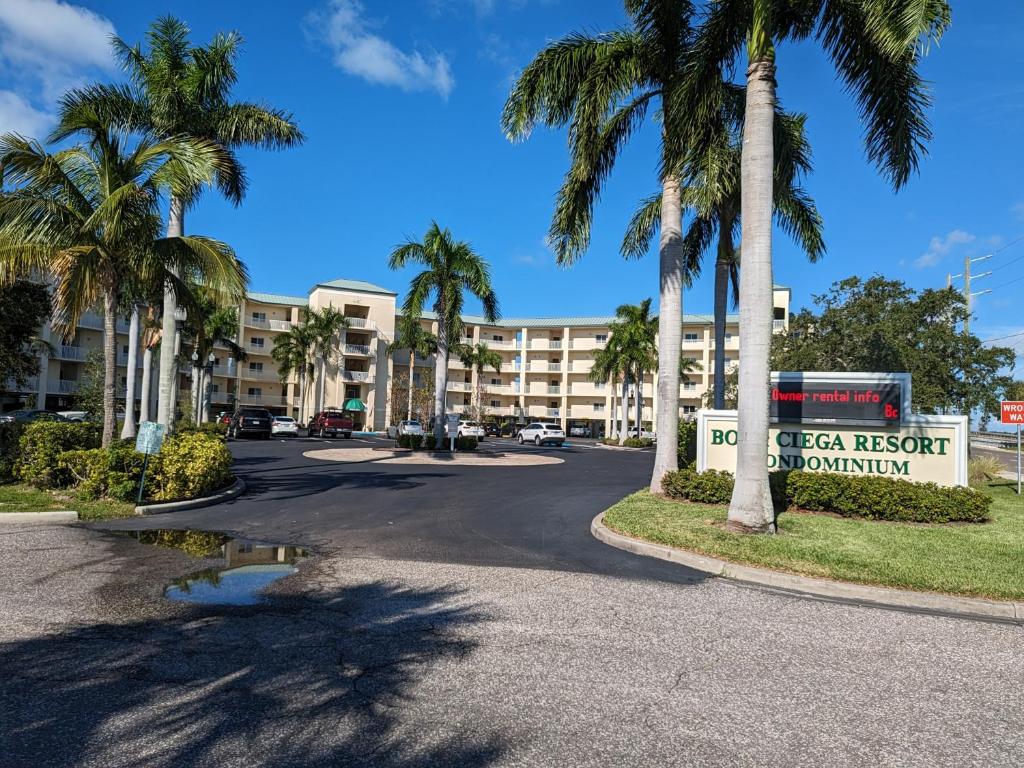 Boca Ciega Resort image