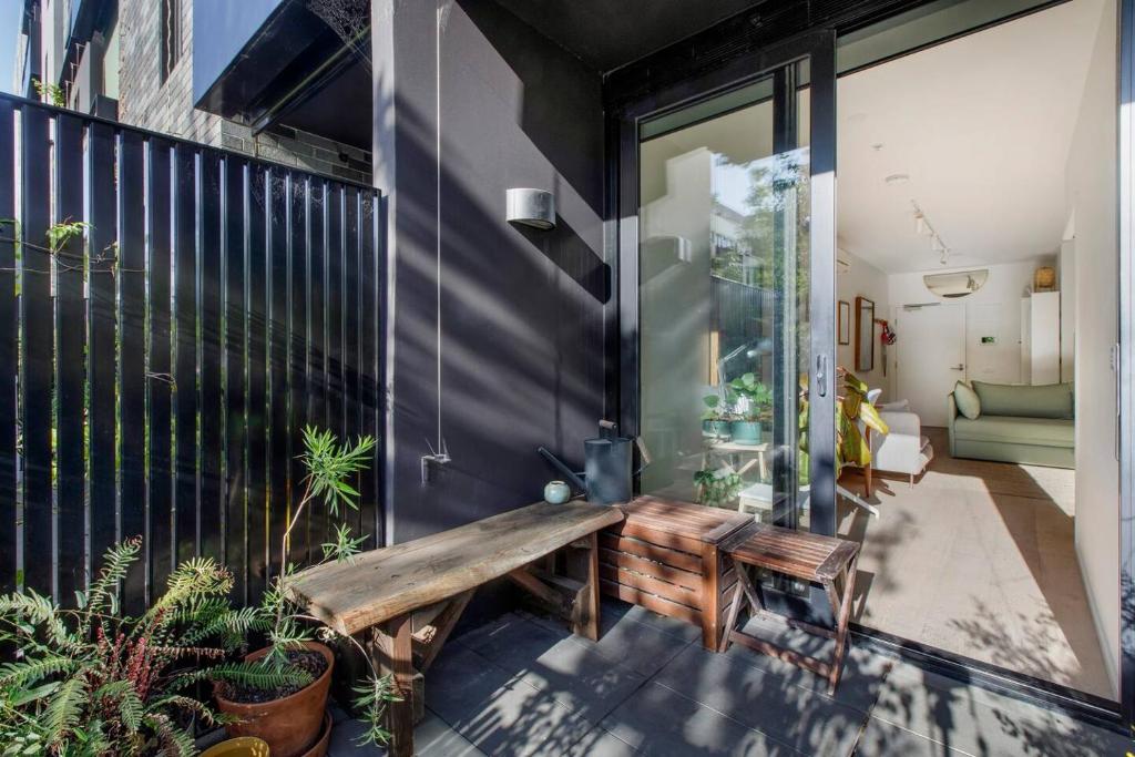 Carlton meets Fitzroy at this Leafy Urban Hideaway photo 3