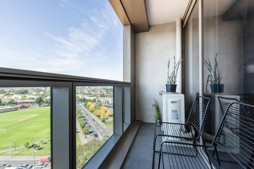 Flemington Filly - Bright Abode with Sweeping Views photo 3