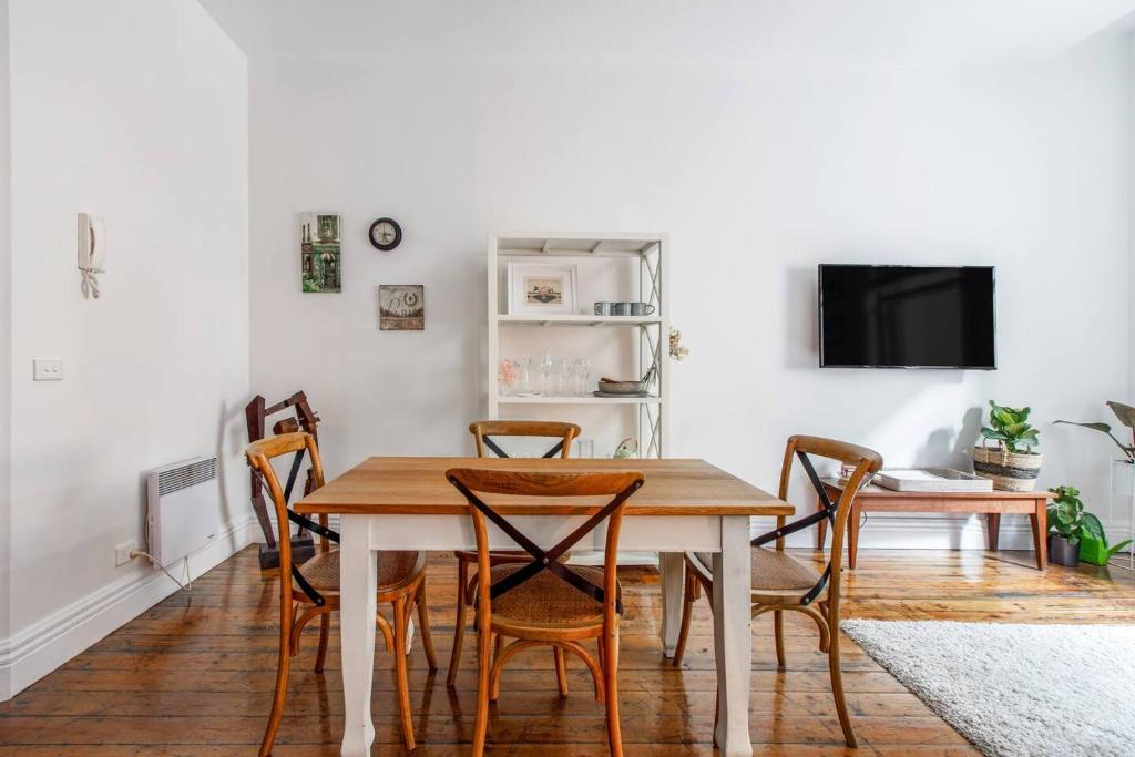 'Flinders Way 1932' Inner-city Heritage Charm photo 2