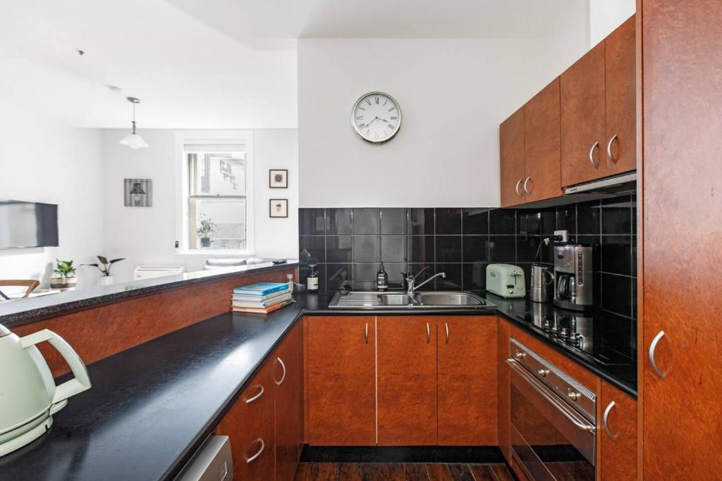 'Flinders Way 1932' Inner-city Heritage Charm photo 4