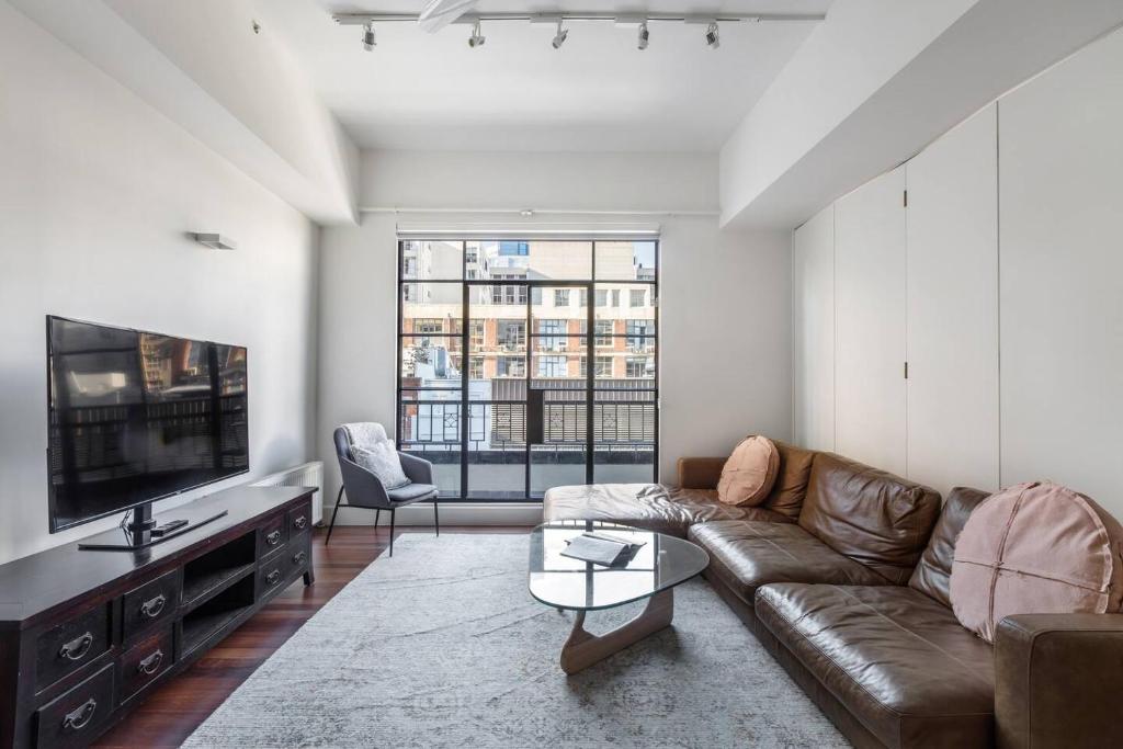 Majorca Classic - Boutique Flinders Lane Balcony Pad photo 1