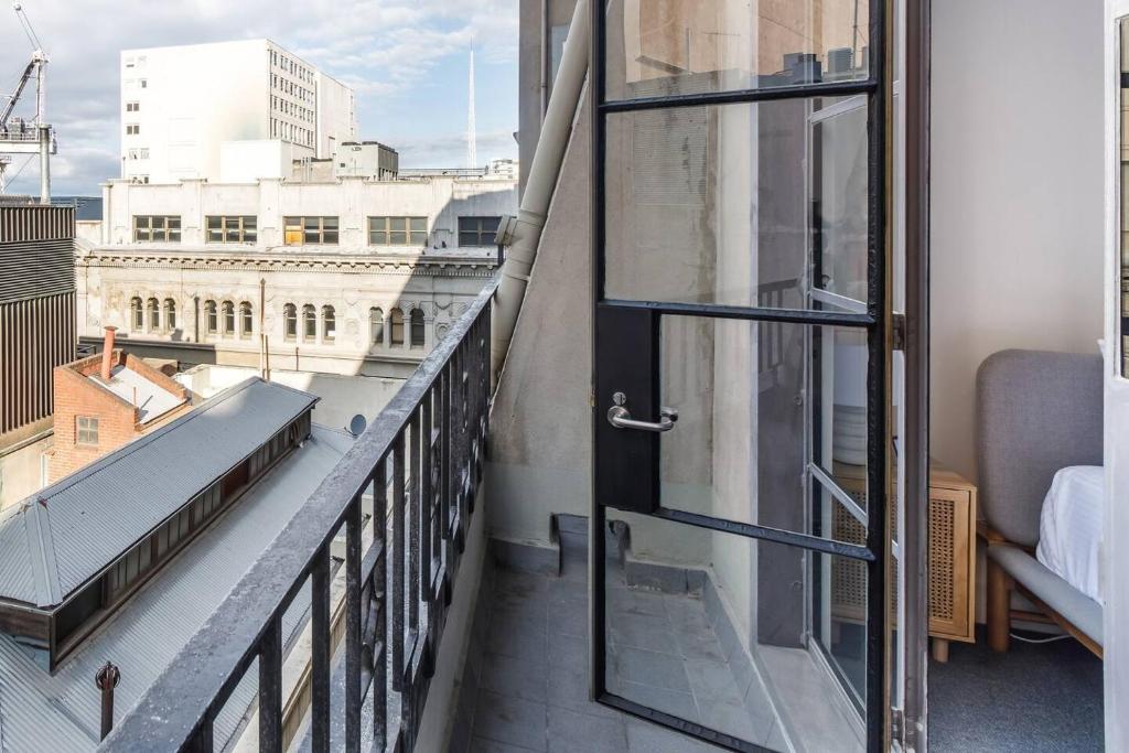 Majorca Classic - Boutique Flinders Lane Balcony Pad photo 4
