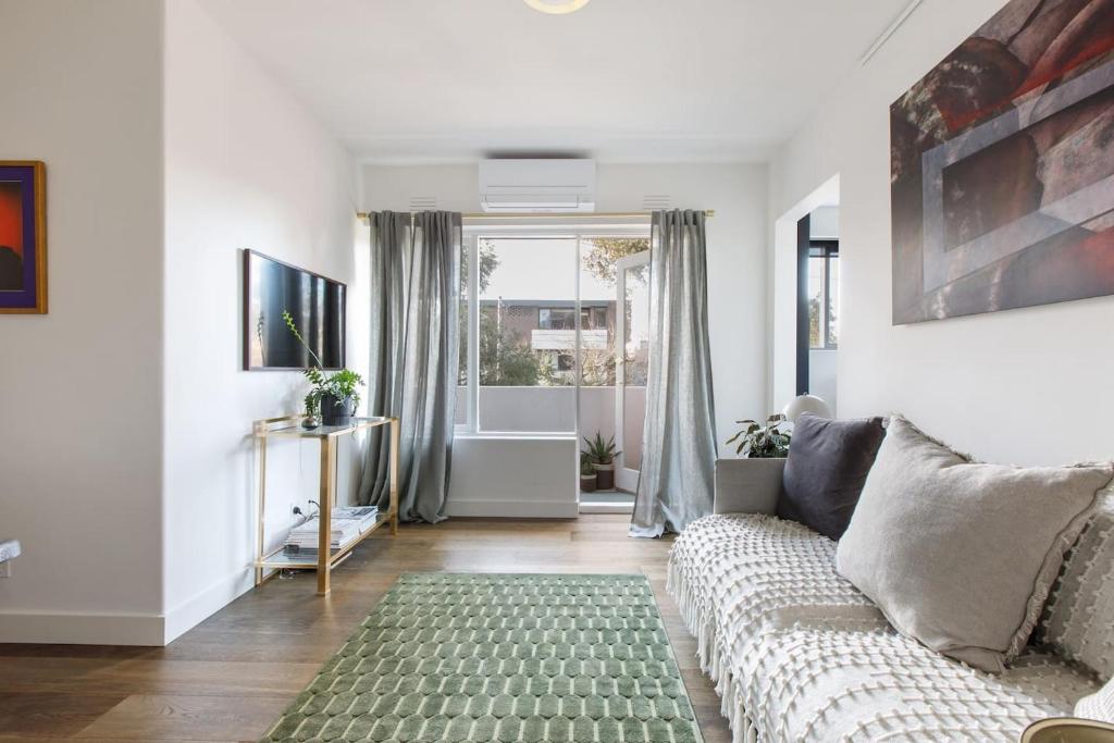 Sage Haven - Laidback St Kilda Beach Living photo 1