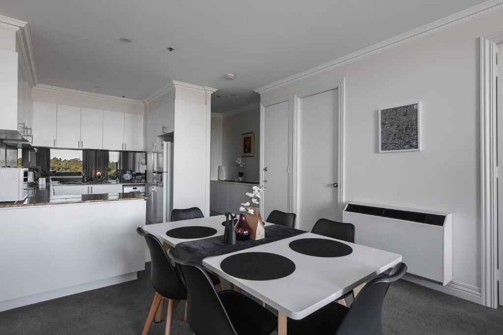 Grand Luxury in the CBD along the Yarra River photo 1