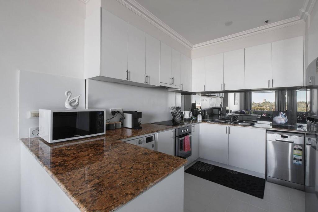 Grand Luxury in the CBD along the Yarra River photo 3