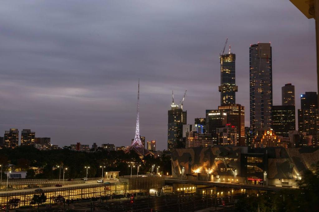 Grand Luxury in the CBD along the Yarra River photo 4