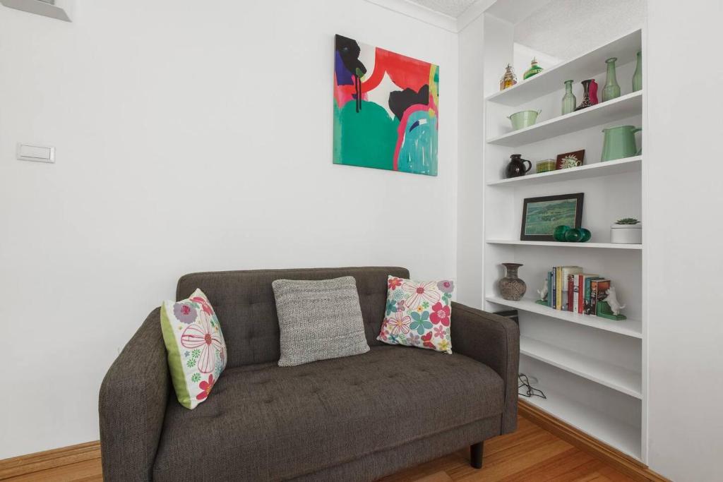 Cosy and Comfortable Fitzroy Studio with Parking photo 1
