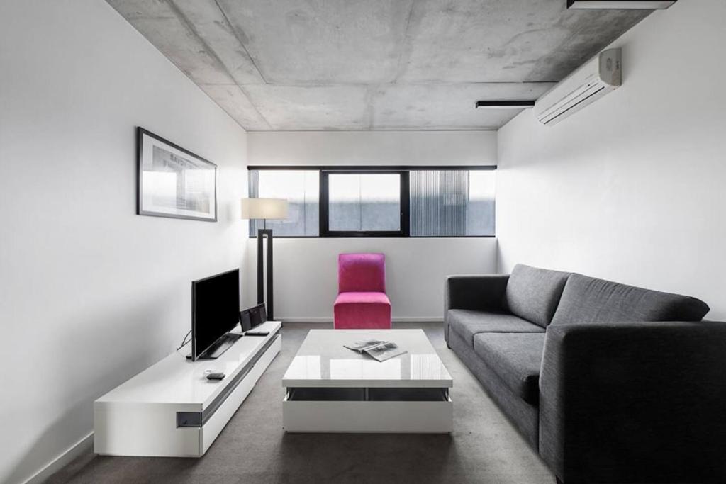 Refresh at Rhapsody - City-Fringe Contemporary