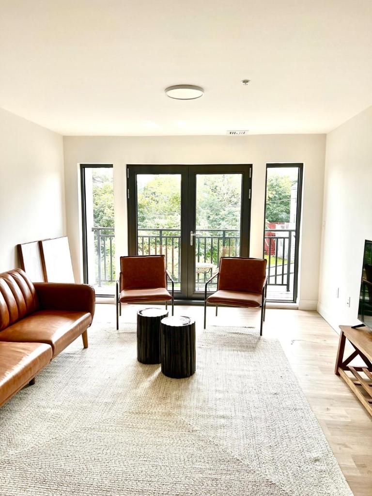 Luxury Furnished Apartment in Heart of Quincy photo 2
