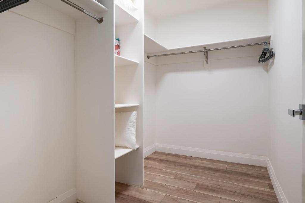 Modern Furnished Apartment in Heart of Quincy photo 3