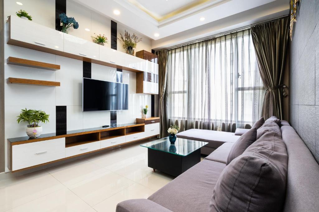 Tresor pool gym free in center 3 br