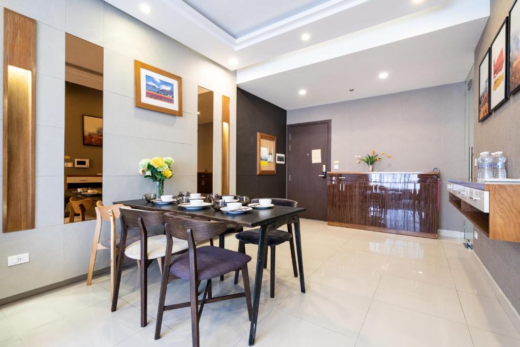 Tresor pool gym free in center 3 br