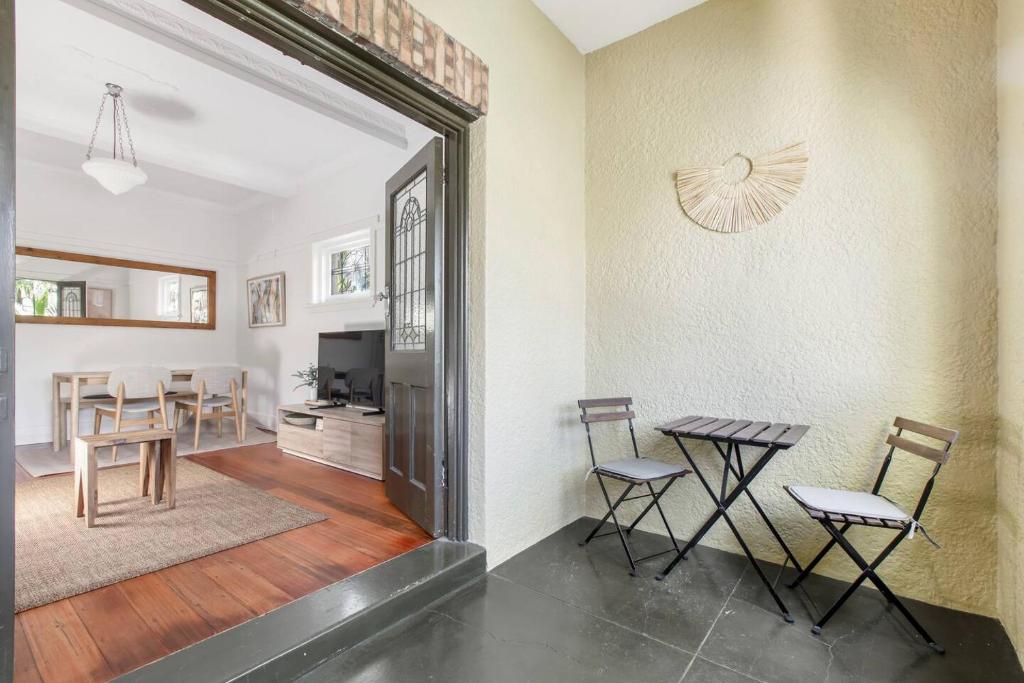 Acland Art Deco - Coastal Chic by St Kilda Beach photo 1