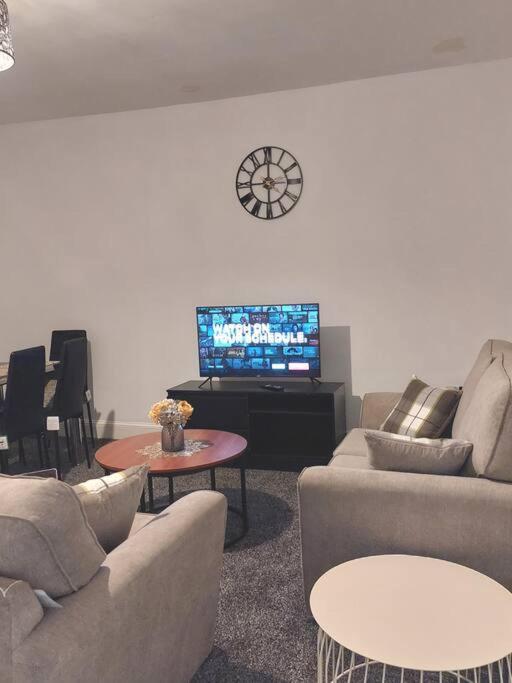 4 Double Bedroom House in Accrington sleeps 6 photo 2