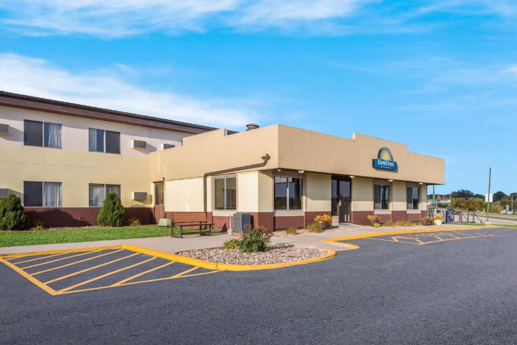 Days Inn by Wyndham Newton photo 4