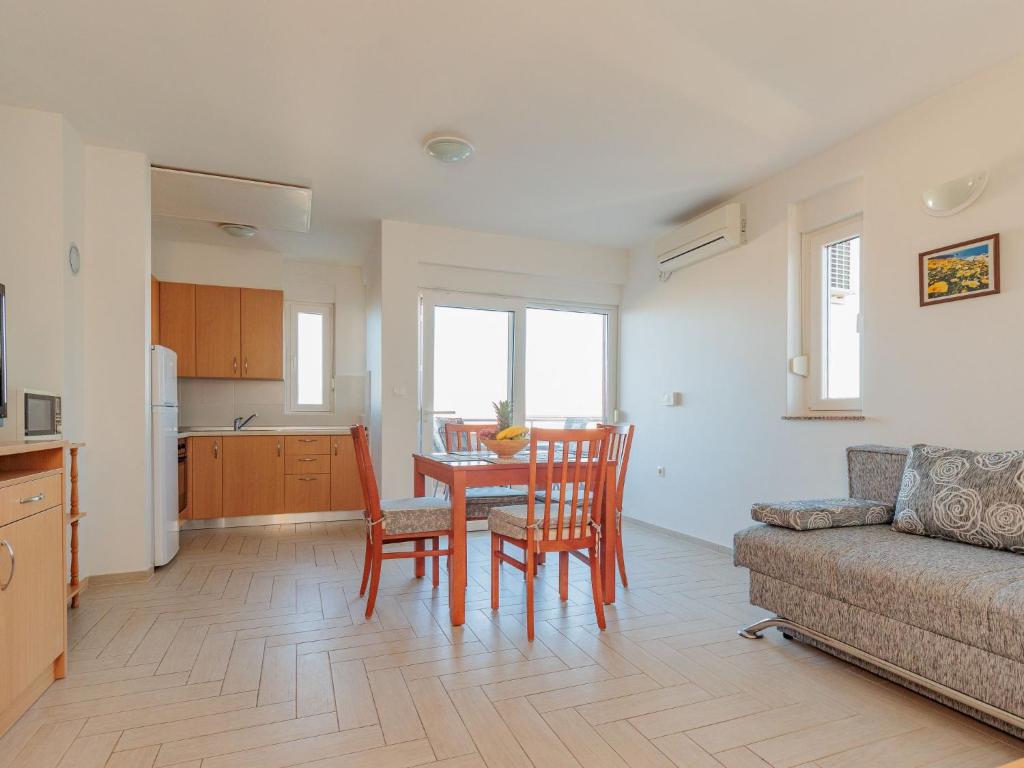 Apartment Mlasina-3 by Interhome photo 4