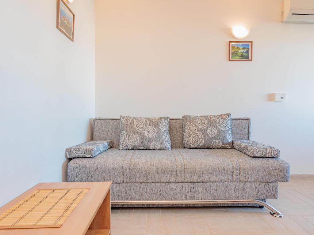 Apartment Mlasina-2 by Interhome photo 4