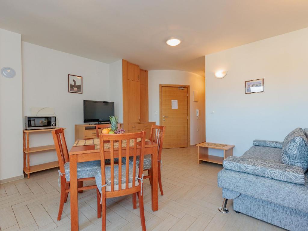 Apartment Mlasina-4 by Interhome photo 4