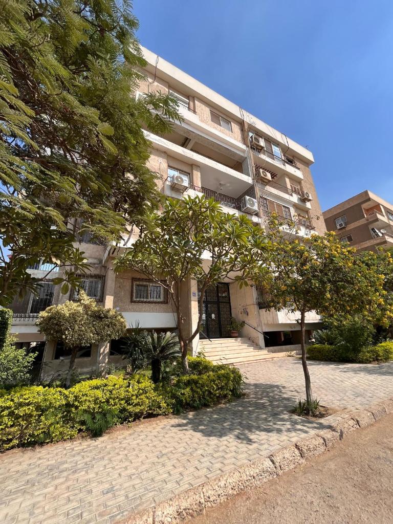 Cozy Modern Apartment in Prime Maadi, Cairo