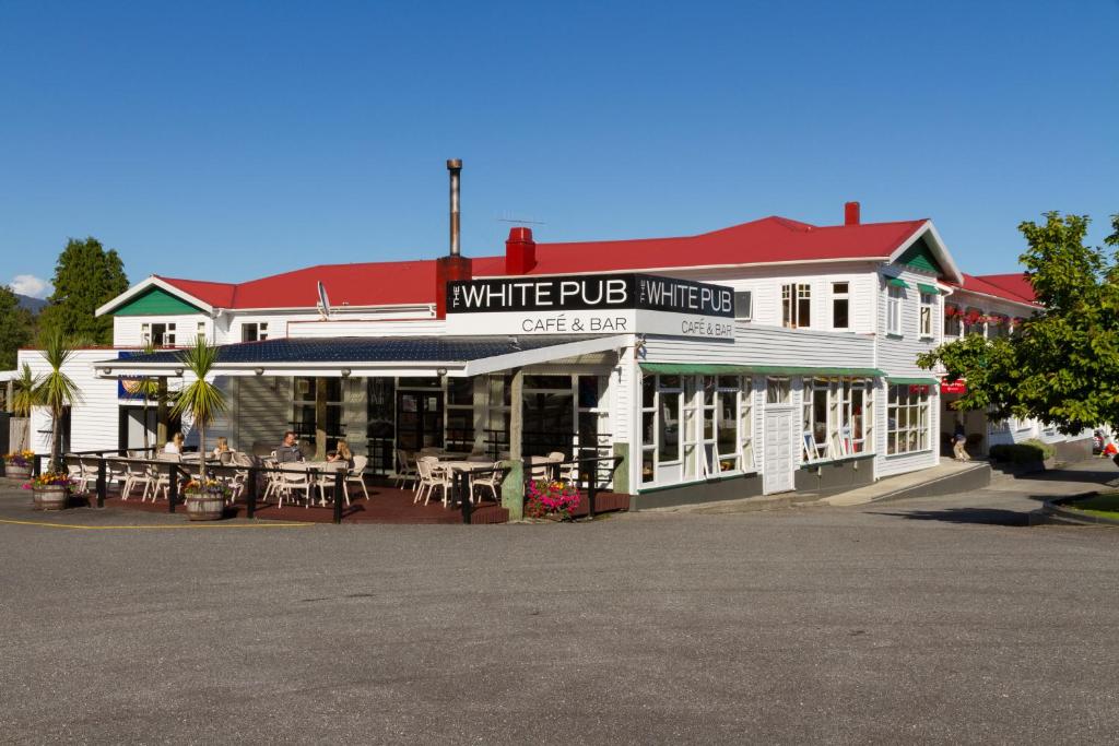 Heartland Hotel Fox Glacier photo 4
