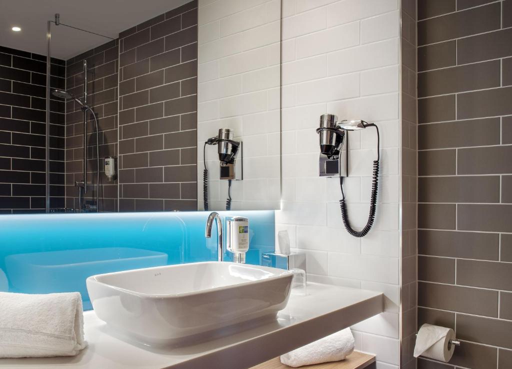 Holiday Inn Express Karlsruhe - City Park, an IHG Hotel photo 1