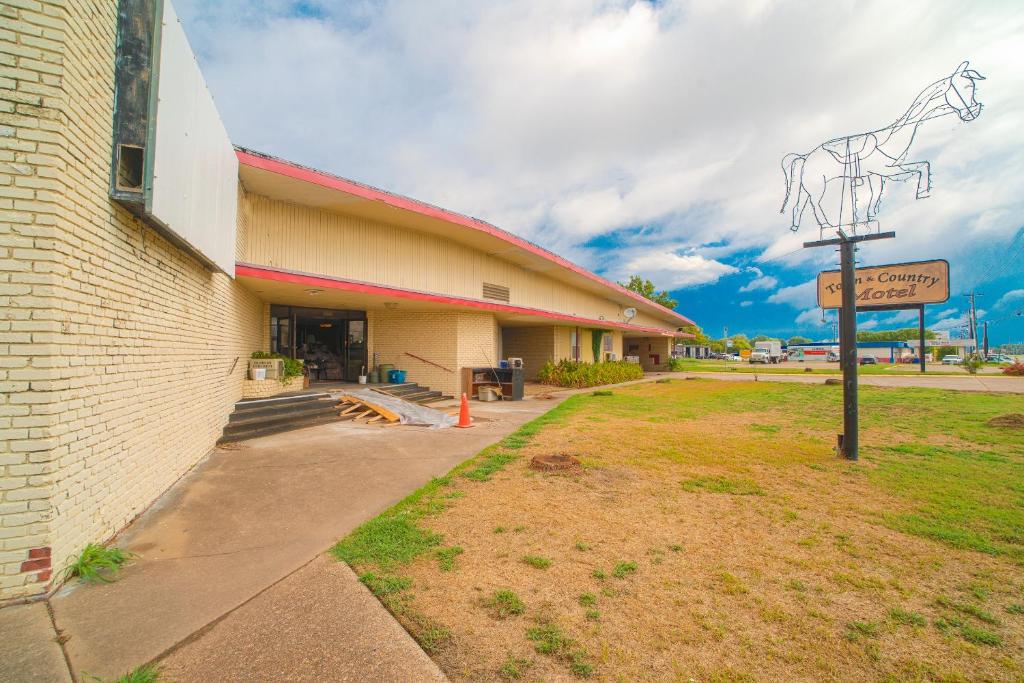 Town & Country Motel Bossier City by OYO photo 2