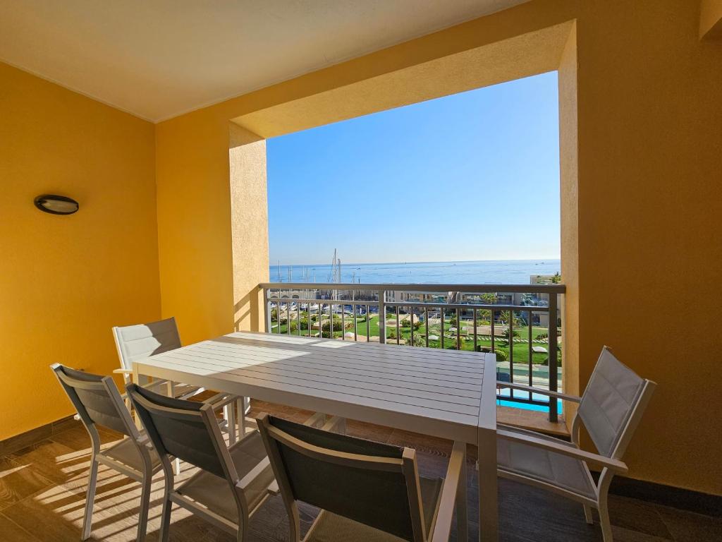Stunning Seafront Portomaso Apartment photo 3