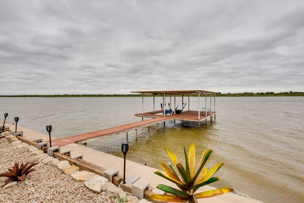 Lake Granbury Fishing Escape with Dock and Kayaks! photo 1