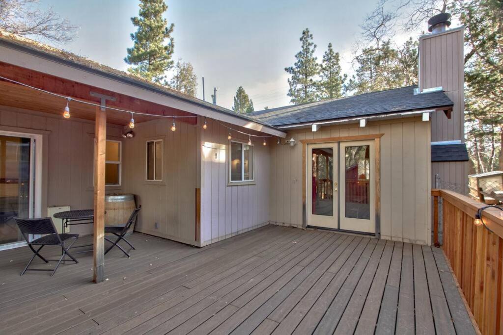Grinning Bear Cabin with EV charger and laundry photo 1