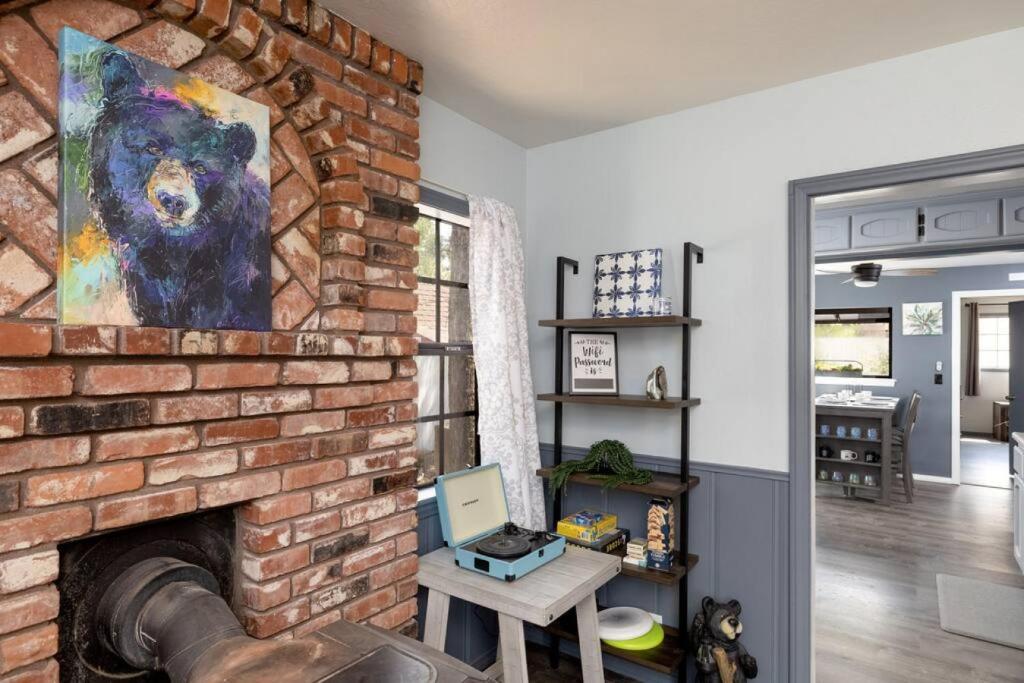 Bearadise Cabin - dog-friendly with spa and fire pit photo 4