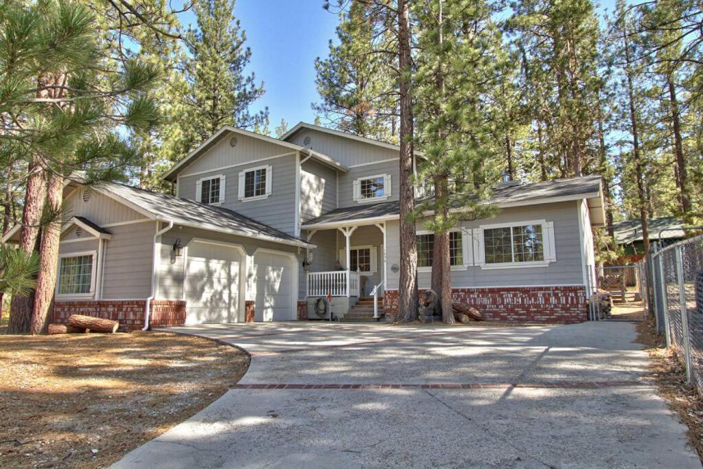 Ascent Mountain Home with pool table, spa, fire pit photo 4