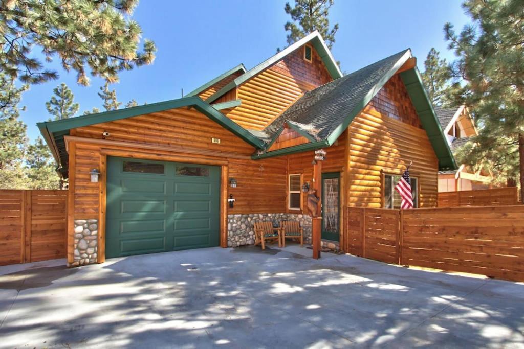 Salty Dog Cabin - log-style with spa and game room photo 1