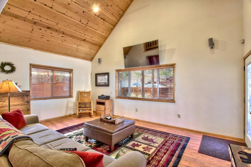 Salty Dog Cabin - log-style with spa and game room photo 4