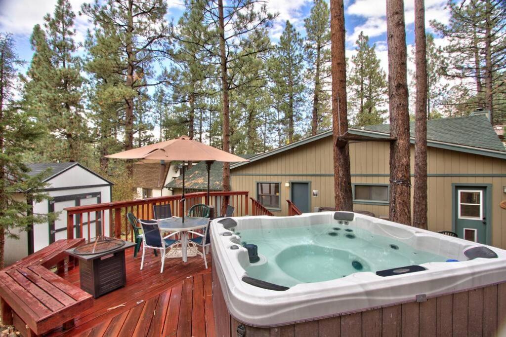 AC, spa, game room, and deck at The Golden Forest photo 3