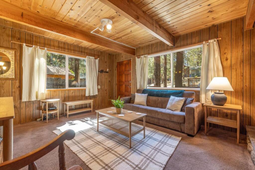 Just Right Cabin with spa, BBQ grill, near Bear Lake photo 1
