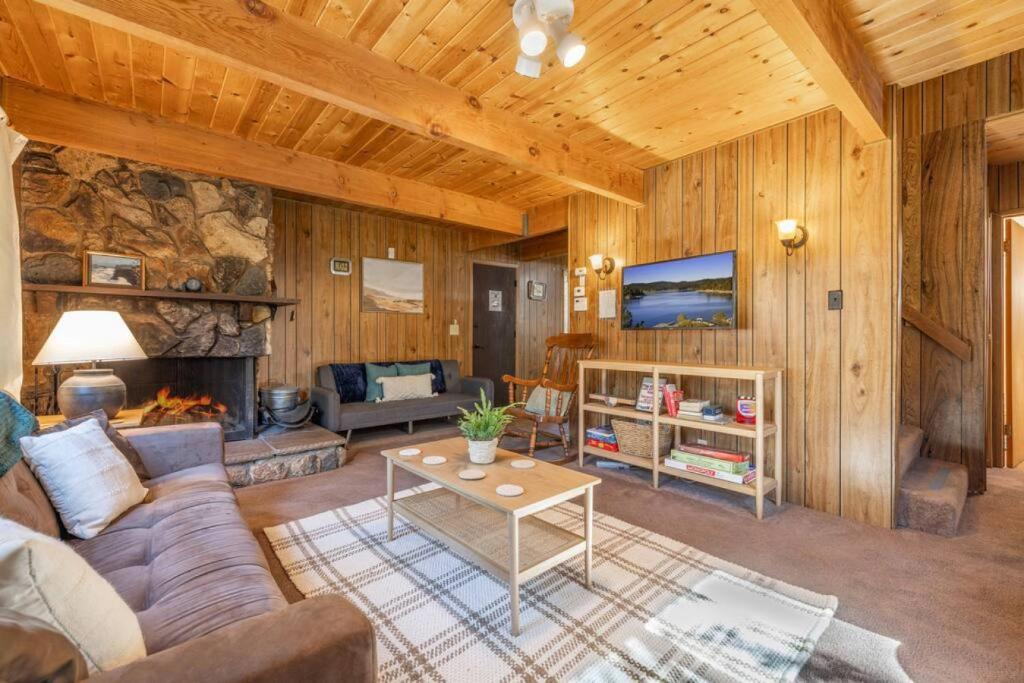 Just Right Cabin with spa, BBQ grill, near Bear Lake photo 4