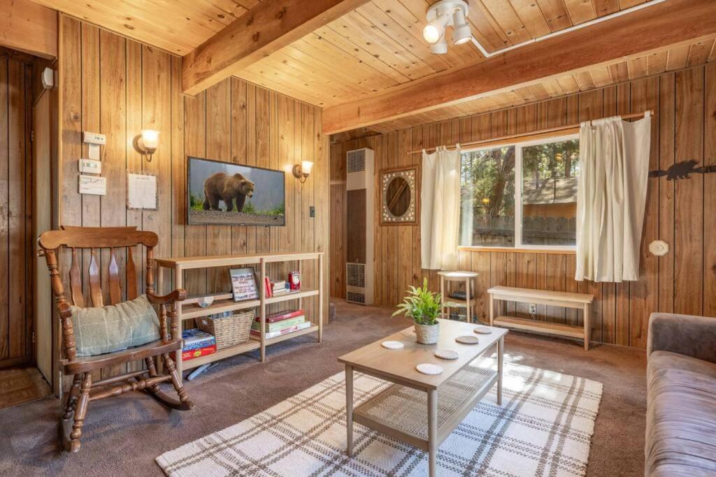 Just Right Cabin with spa, BBQ grill, near Bear Lake photo 3