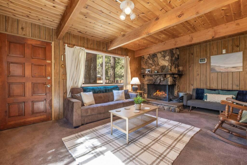 Just Right Cabin with spa, BBQ grill, near Bear Lake photo 2