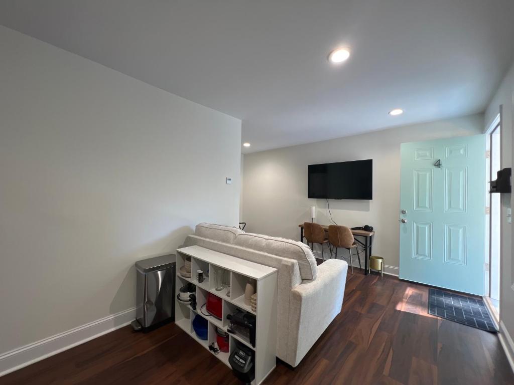 1BR Near Downtown & Mountain Goat Coffee photo 3