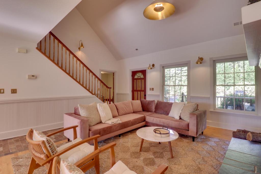 Spacious Family-Friendly Virginia Home on 5 Acres! photo 4