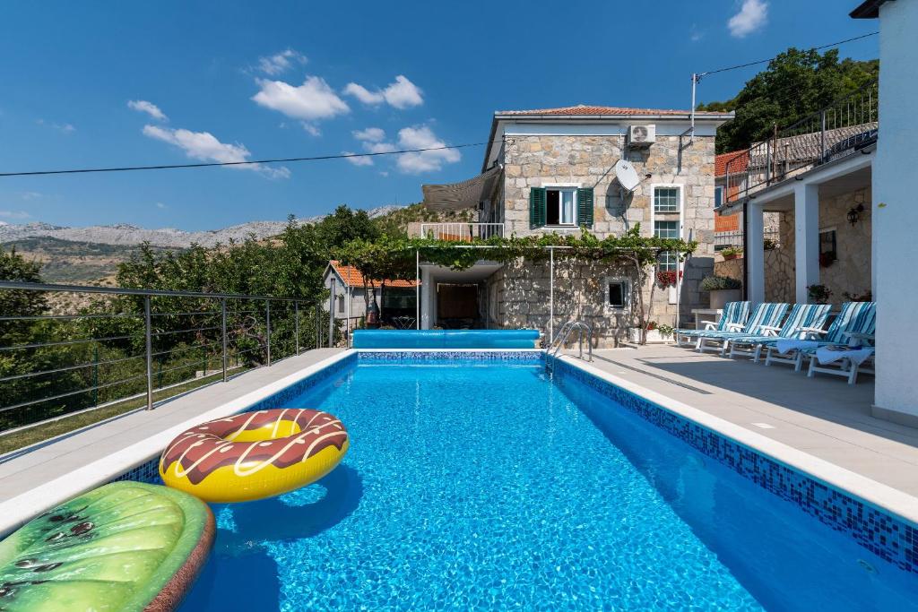 House Zeljko