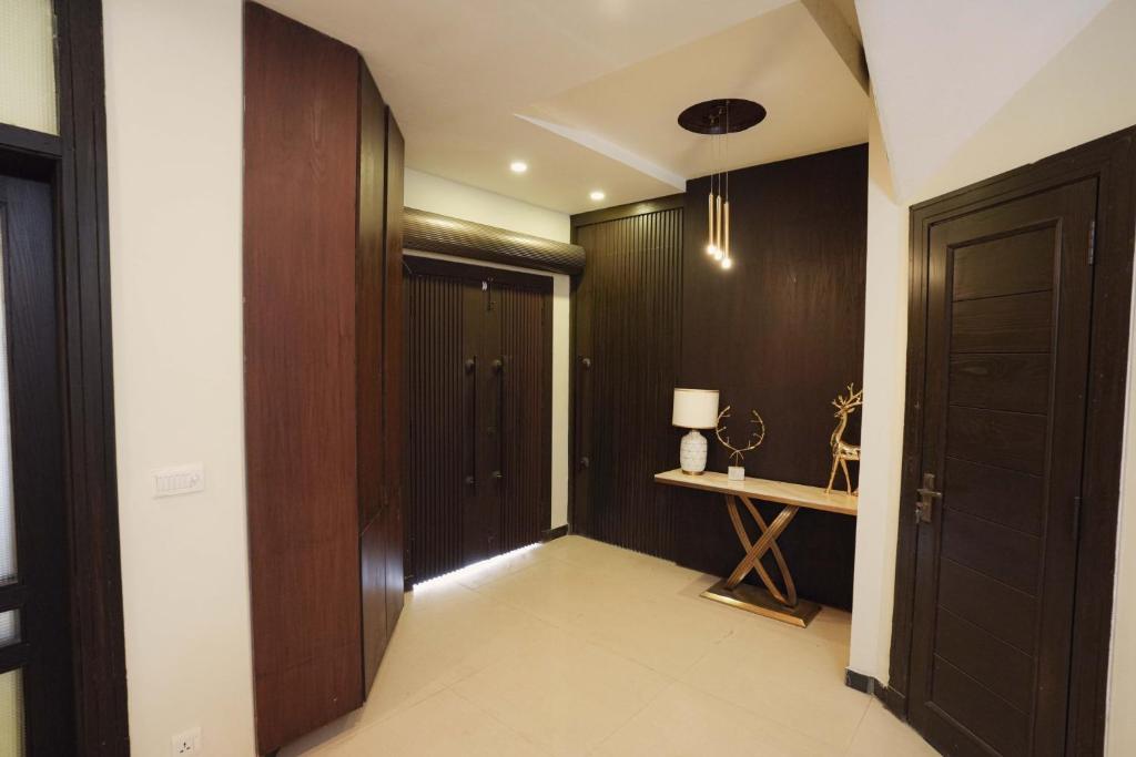 5-Bed Luxury Home by Homrise photo 2