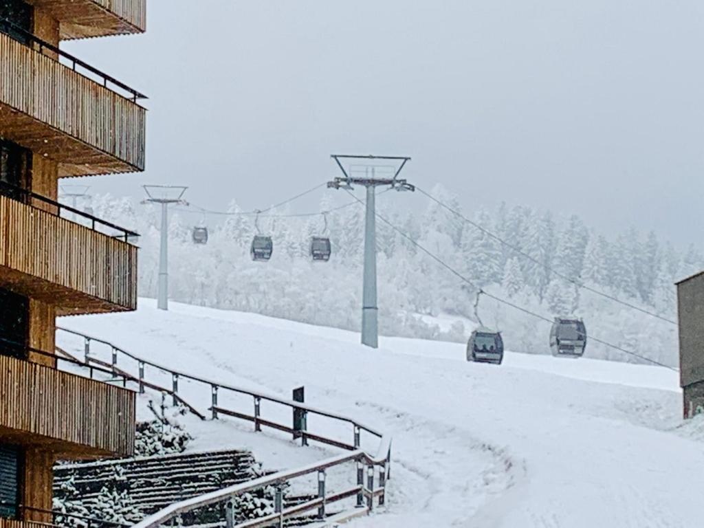 Modern apartment next to ski lifts & pistes photo 3