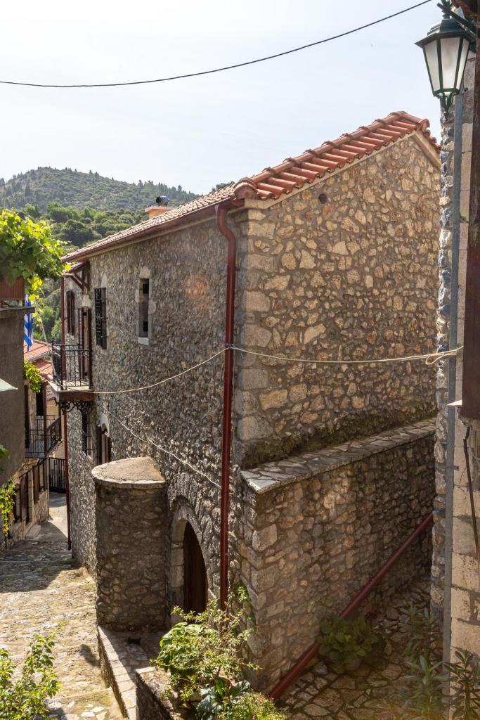 Rustic home in heart of Stemnitsa photo 4