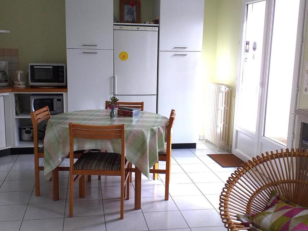 Gîte Saint-Gervais-la-Forêt, 3 pièces, 4 personnes - FR-1-491-145 photo 2