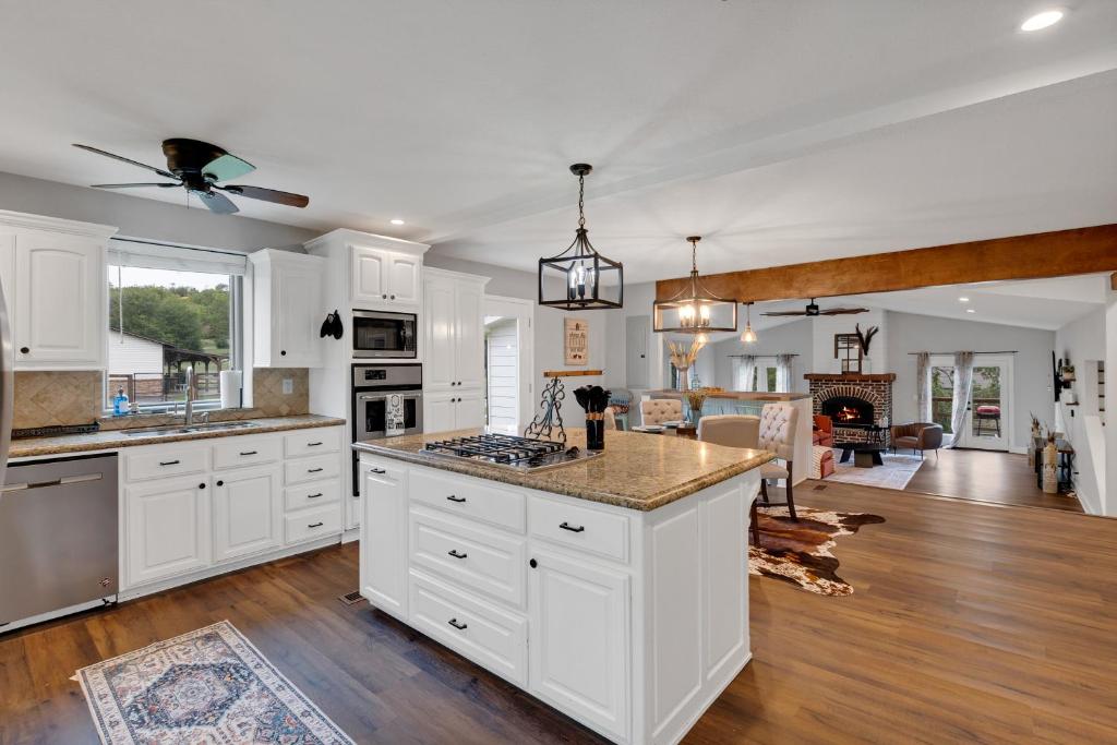 Pool Table, Fireplace, Patio, Office photo 2