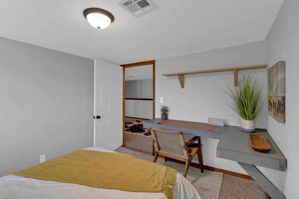 Pool Table, Fireplace, Patio, Office photo 3